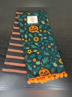 NEW Target Bullseyes Playground Halloween 2026 Pumpkin Posey/Stripes Dish Towels